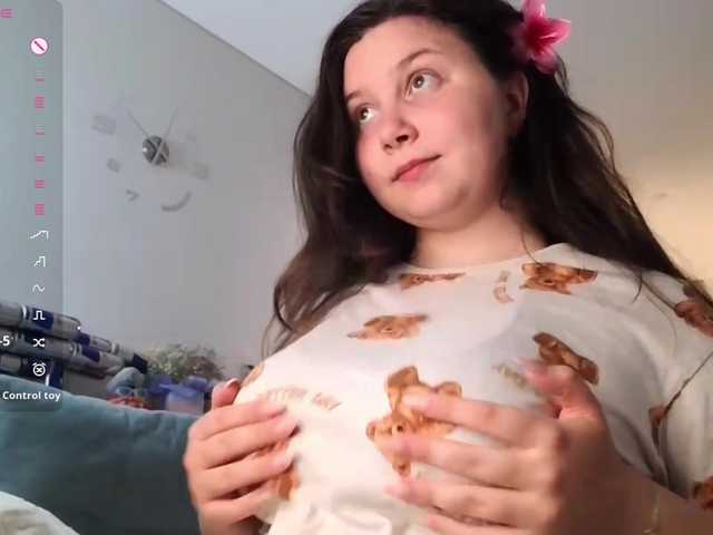EleanoreZaucha live cam on BongaCams