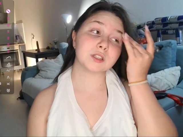 EleanoreZaucha live cam on BongaCams
