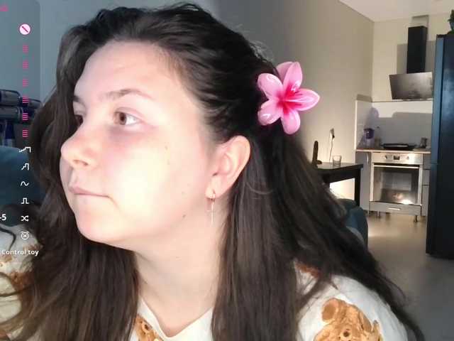 EleanoreZaucha live cam on BongaCams