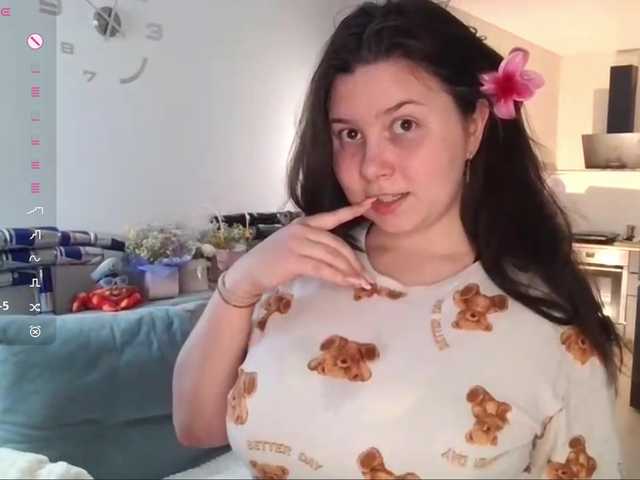 EleanoreZaucha live cam on BongaCams