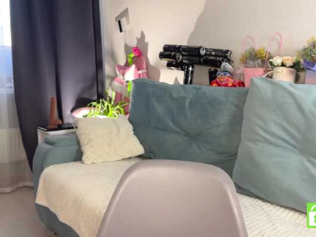 EleanoreZaucha live cam on BongaCams