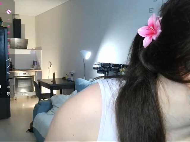 EleanoreZaucha live cam on BongaCams