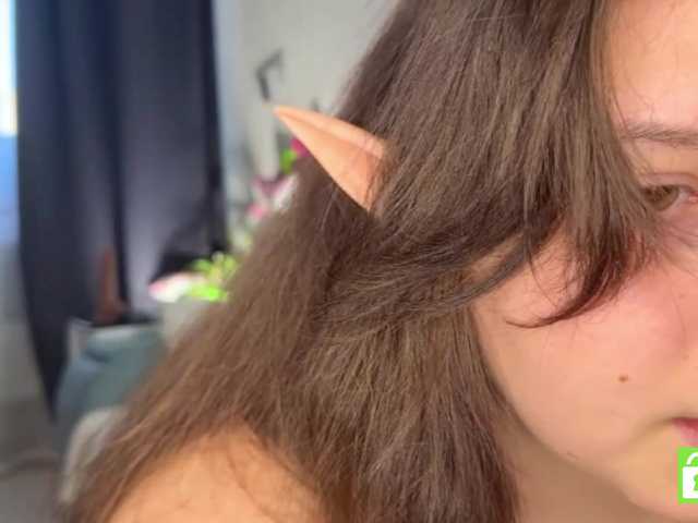 EleanoreZaucha live cam on BongaCams