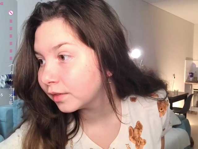 EleanoreZaucha live cam on BongaCams