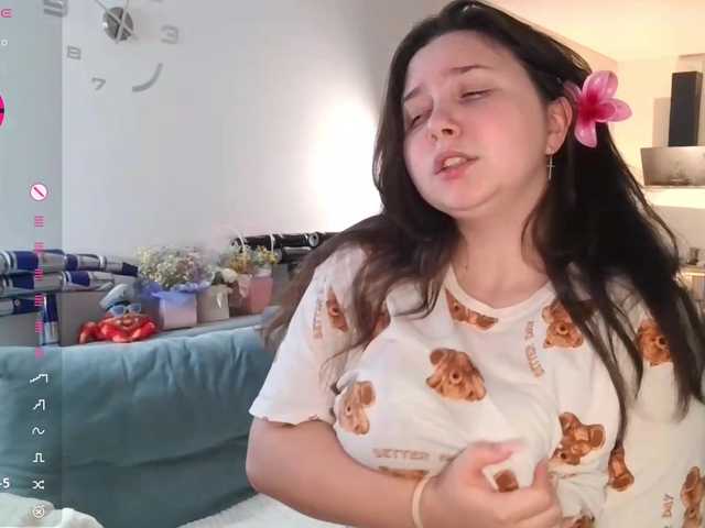 EleanoreZaucha live cam on BongaCams
