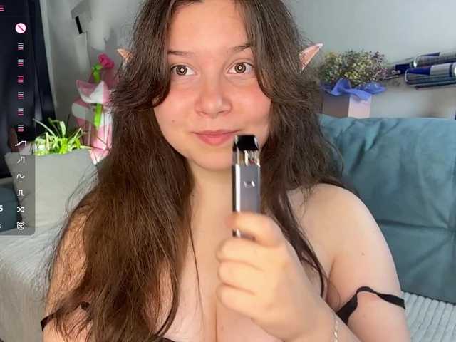 EleanoreZaucha live cam on BongaCams