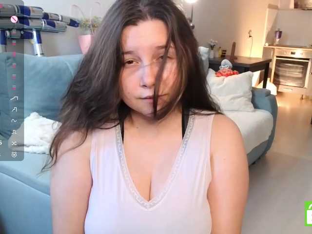 EleanoreZaucha live cam on BongaCams