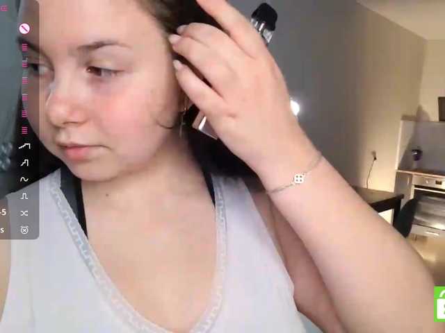 EleanoreZaucha live cam on BongaCams
