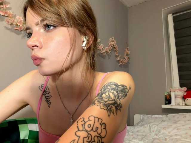 KrisstinaCuss live webcam show