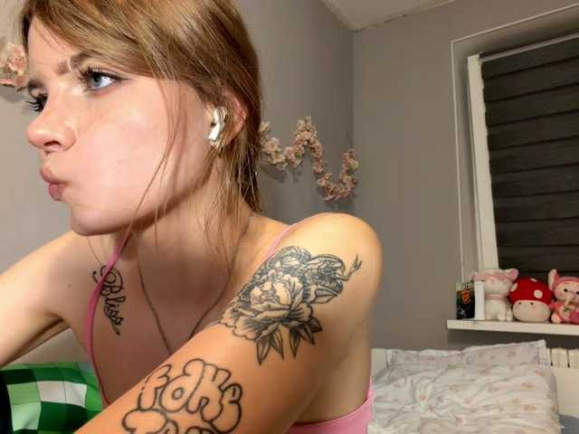 KrisstinaCuss live cam on BongaCams