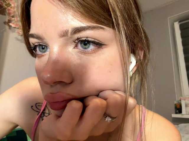 KrisstinaCuss live webcam show