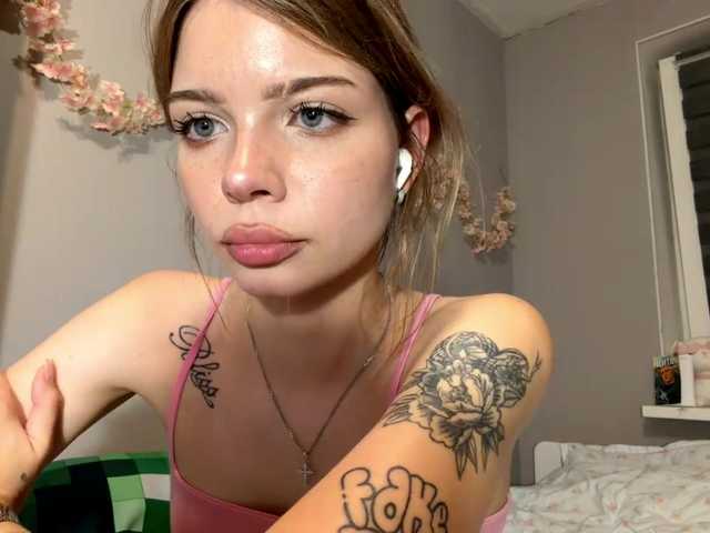 KrisstinaCuss live cam on BongaCams