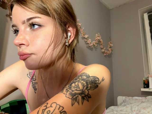 KrisstinaCuss live cam on BongaCams