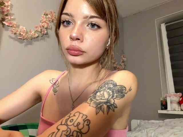 KrisstinaCuss webcam