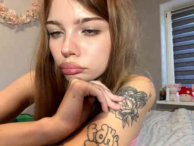 KrisstinaCuss webcam