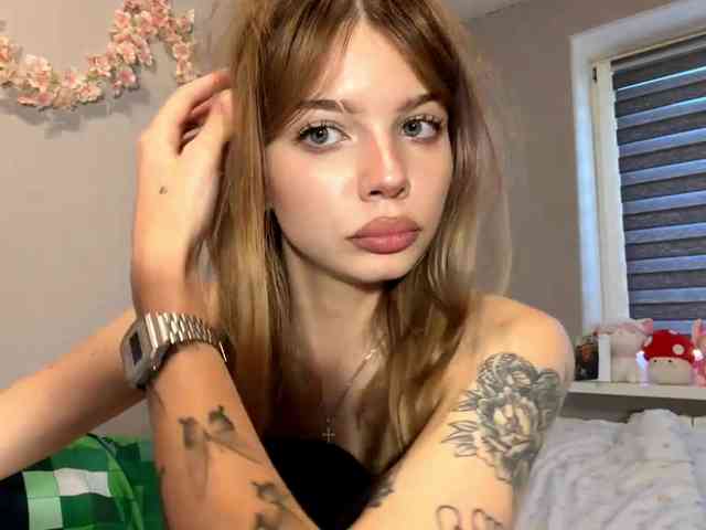 KrisstinaCuss webcam