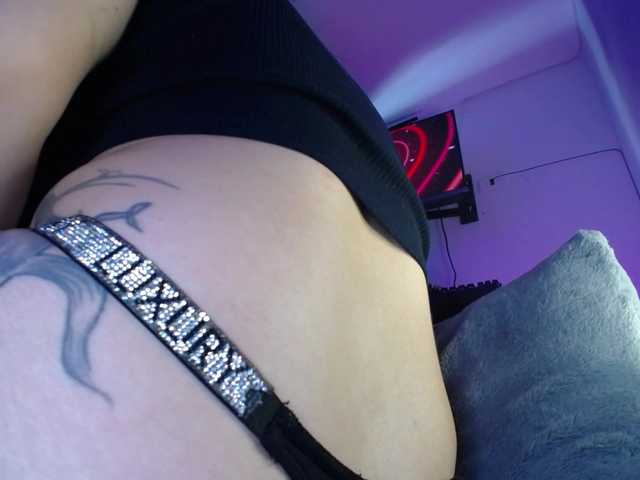 LiLuciana live webcam show