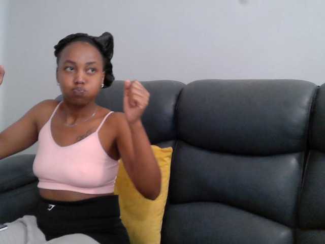 Kariski live cam on BongaCams