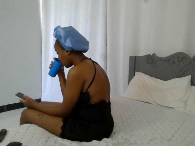 Kariski live cam on BongaCams