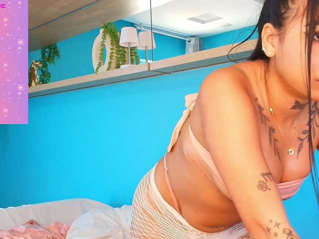 Julie-Xoxo live cam on BongaCams