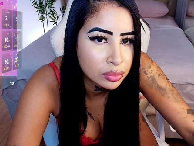 Julie-Xoxo live cam on BongaCams