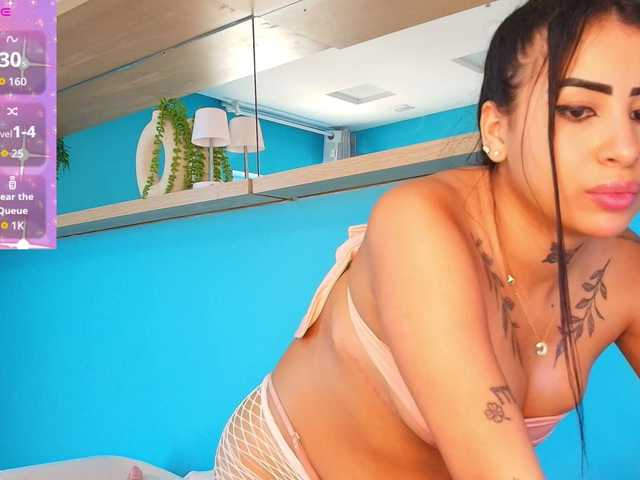 Julie-Xoxo live cam on BongaCams