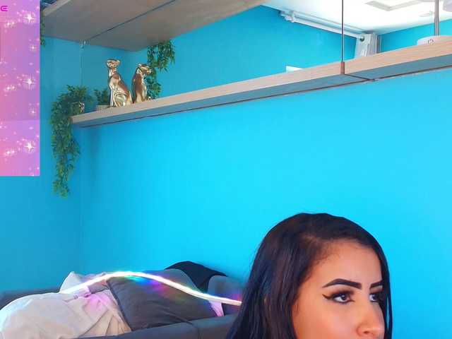 Julie-Xoxo live cam on BongaCams