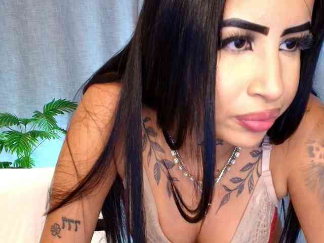 Julie-Xoxo webcam