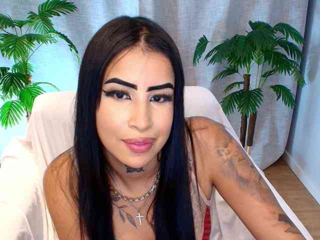 Julie-Xoxo webcam