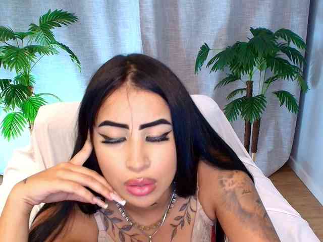Julie-Xoxo webcam