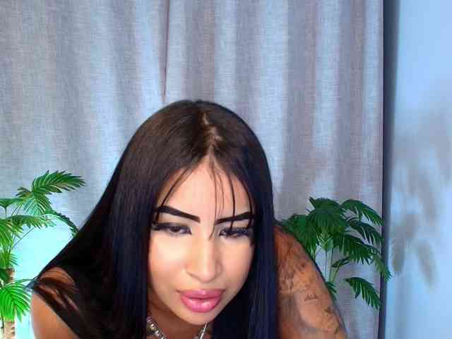 Julie-Xoxo webcam