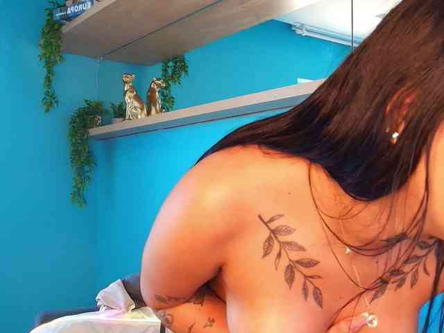 Julie-Xoxo webcam