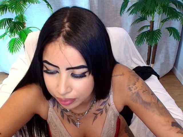 Julie-Xoxo webcam