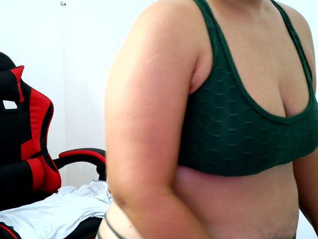 Golden-Queen live webcam show