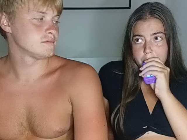 RoomwithLove live cam on BongaCams