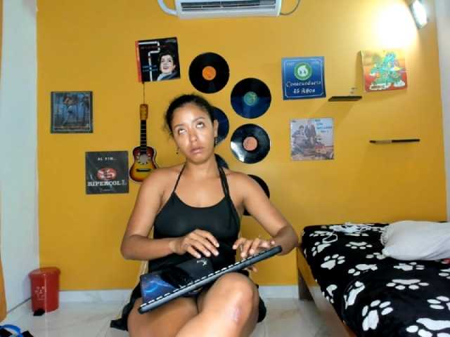 lilithevil32 live cam on BongaCams