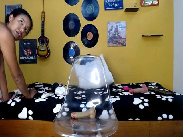 lilithevil32 live cam on BongaCams