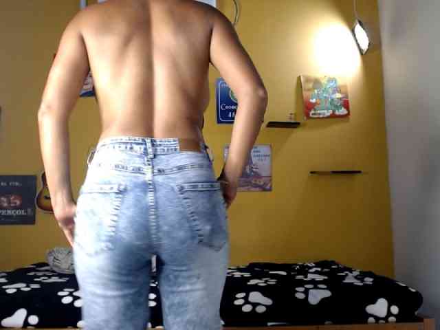 モデル: lilithevil32