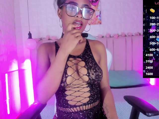 scarlet-snout live cam on BongaCams