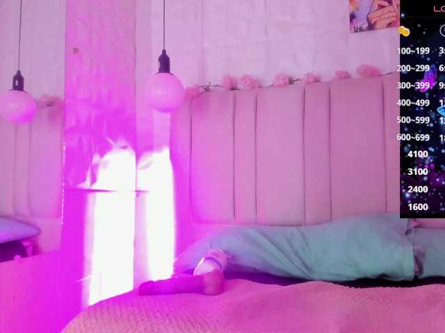 scarlet-snout live cam on BongaCams
