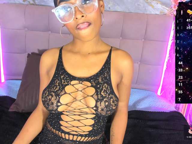 scarlet-snout live cam on BongaCams