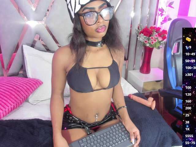 scarlet-snout live cam on BongaCams