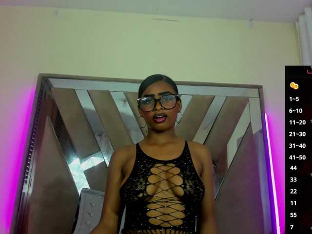 scarlet-snout live cam on BongaCams