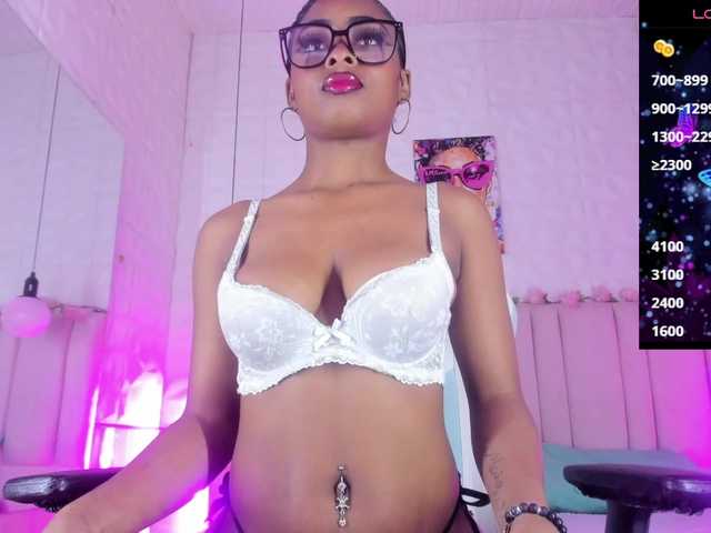 scarlet-snout live cam on BongaCams