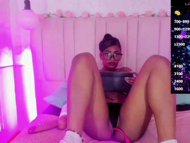 scarlet-snout live cam on BongaCams