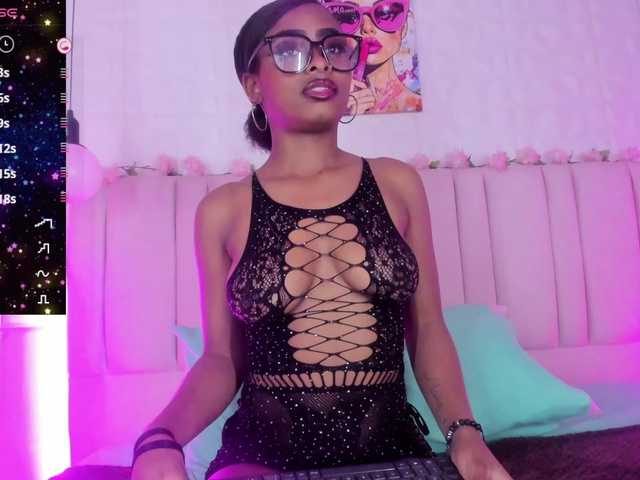 scarlet-snout live cam on BongaCams