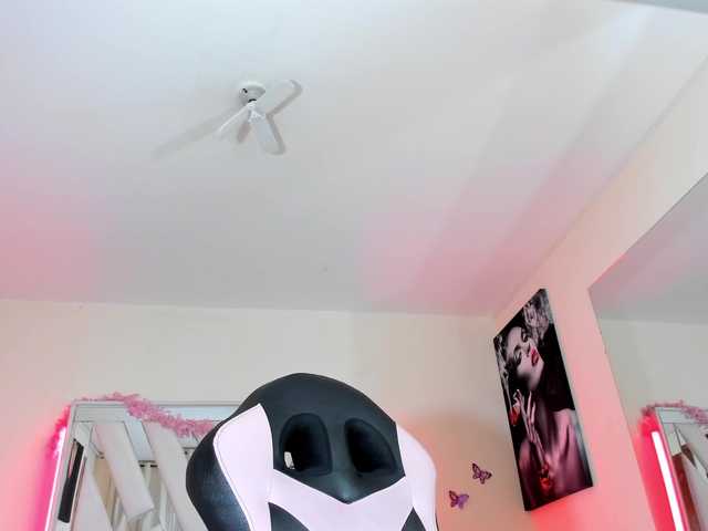 scarlet-snout live cam on BongaCams