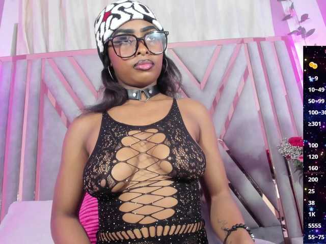 scarlet-snout live cam on BongaCams