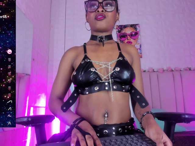 scarlet-snout live cam on BongaCams