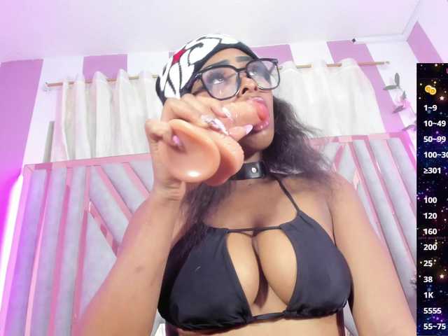 scarlet-snout live cam on BongaCams